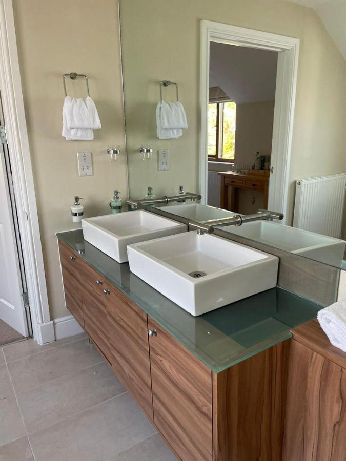 ニューカッスル・エムリン Roseberry House Bed & Breakfast エクステリア 写真